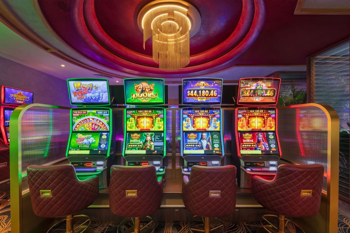 Crows Nest Hotel Gaming Large 1800x1200 3x2 1