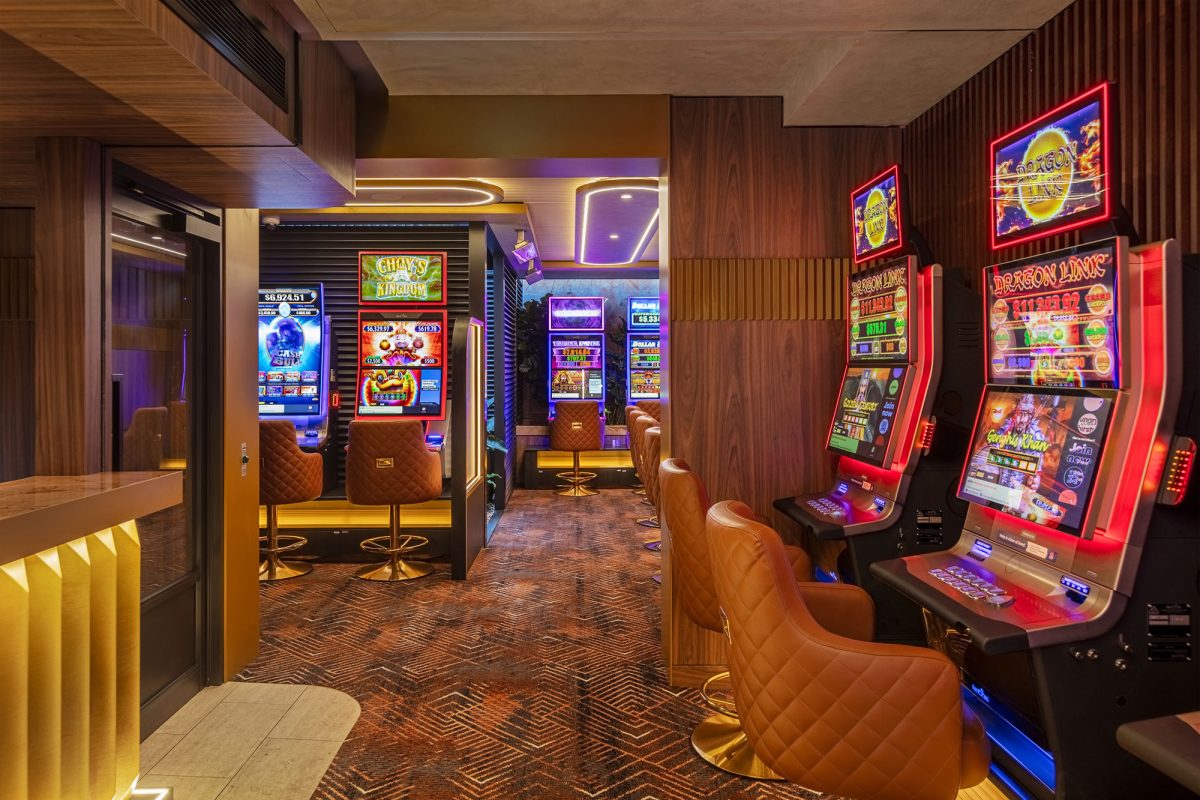 Harlequin Inn Gaming Hero 2000x1333