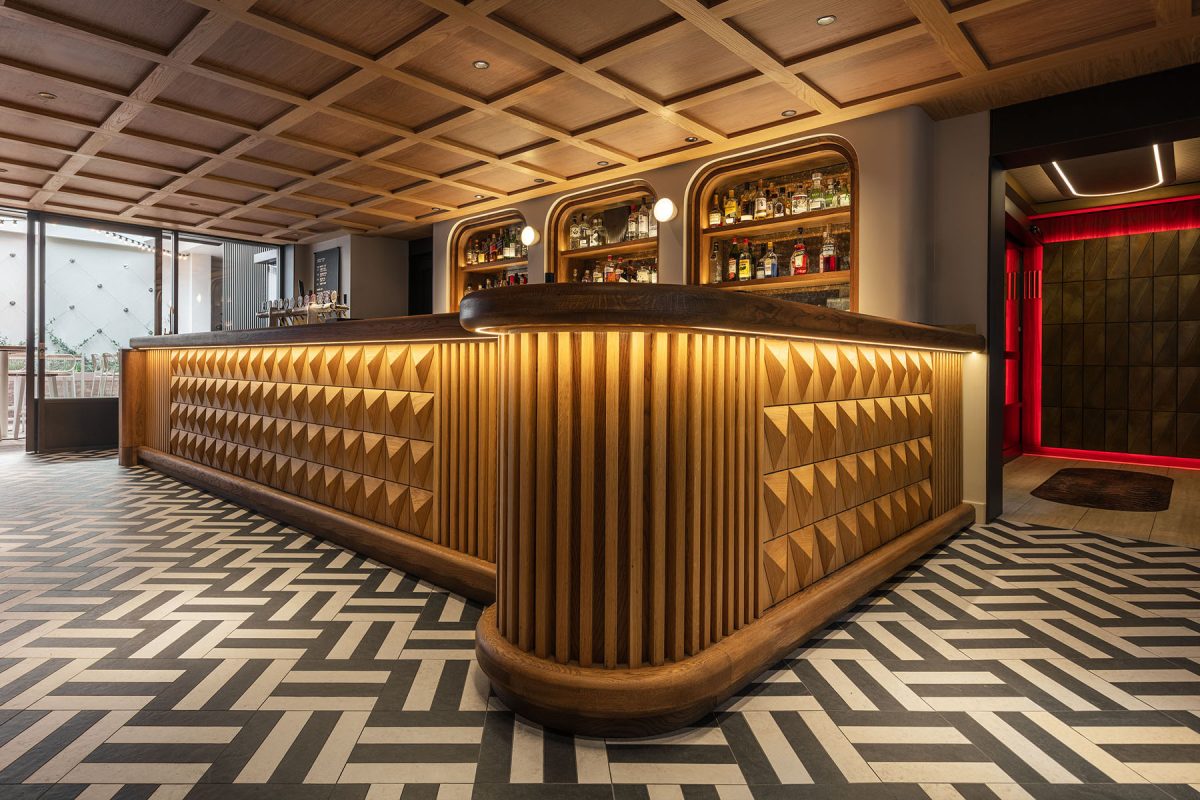 Harlequin Inn Gaming Large 1800x1200 3x2 1