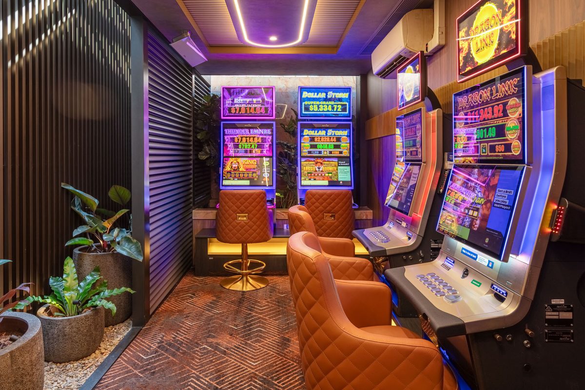 Harlequin Inn Gaming Large 1800x1200 3x2 2